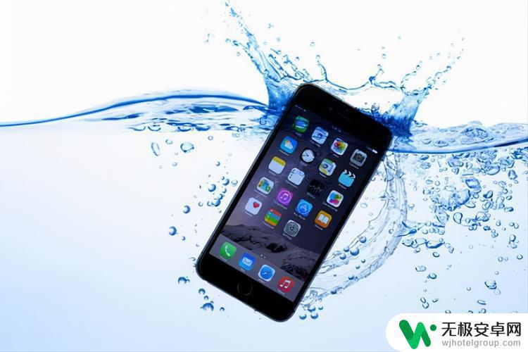 手机进水正确处理方法 如何救回进了水的手机？
