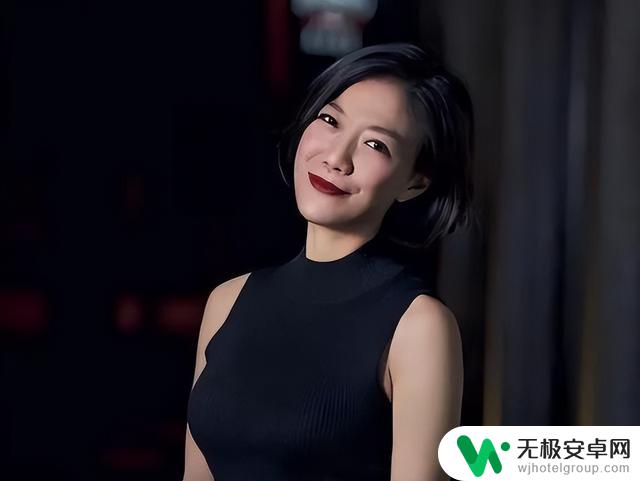 抖音旺角小龙女惊艳网友，美貌不输大长腿成网红