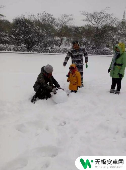 手机如何拍下雪的照片 手机拍摄雪景怎么调节光线