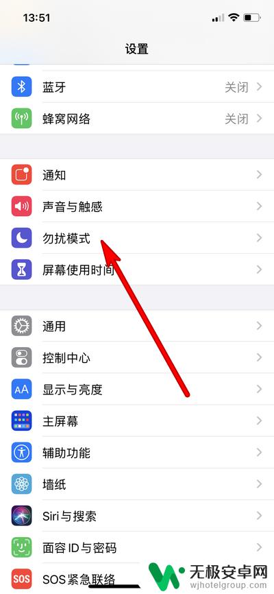 苹果手机屏幕变虚化怎么办 iphone手机锁屏壁纸为什么会虚化