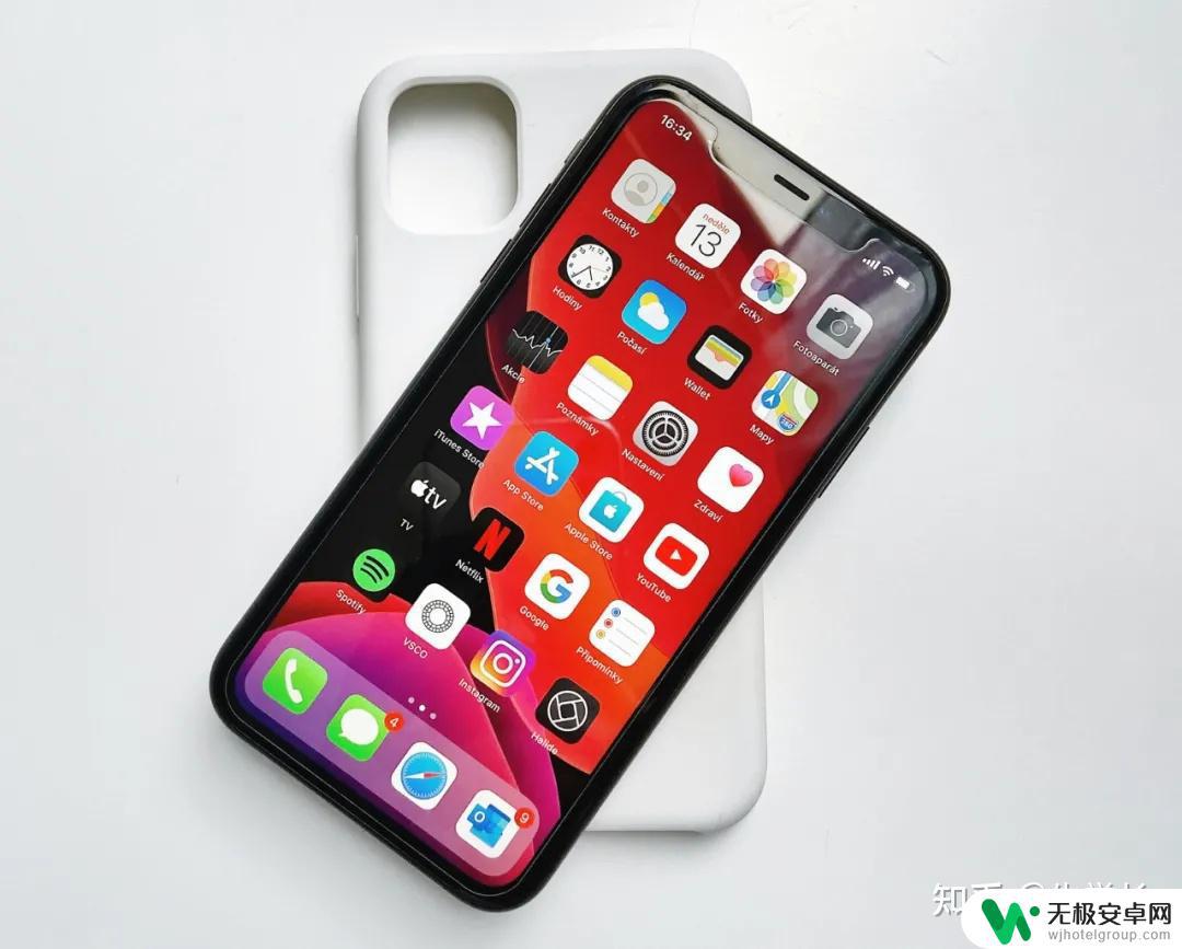 苹果11pro手机突然黑屏转圈 iPhone11黑屏重启怎么办？