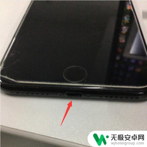 苹果手机12的耳机插孔在哪里 iphone12耳机插孔位置如何？