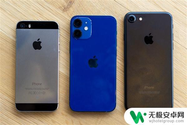 和苹果5s一样大小的手机 iPhone 12 mini和iPhone 7身材对比