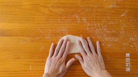 香肠派对面包夹住香肠 香肠面包做法