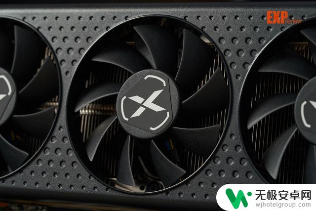 XFX RX 7600 黑狼版显卡：新一代主流游戏利器的外观经典