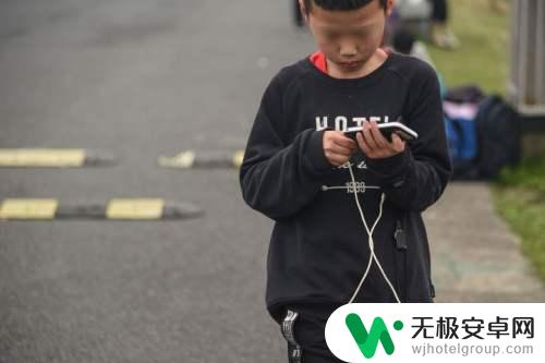 为什么苹果手机充电充着就不充了 手机充电一会充一会不充