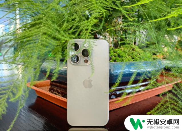 苹果营收连续四个季度下滑！库克称iPhone15在中国表现良好，网友：销量好跟降价促销有关