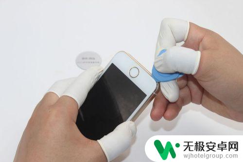 苹果手机边角壳怎么拆卸 iPhone SE拆机教程