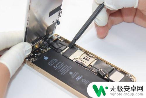 苹果手机边角壳怎么拆卸 iPhone SE拆机教程