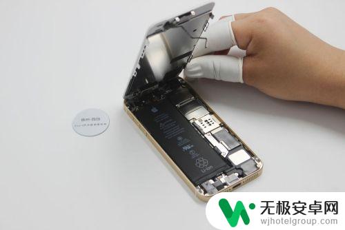 苹果手机边角壳怎么拆卸 iPhone SE拆机教程