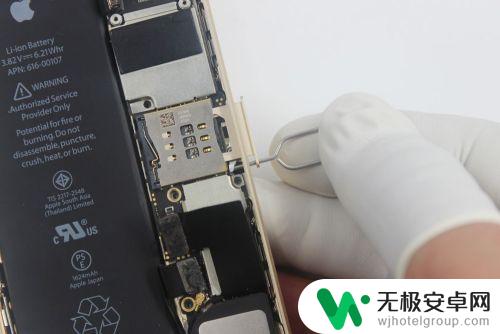 苹果手机边角壳怎么拆卸 iPhone SE拆机教程