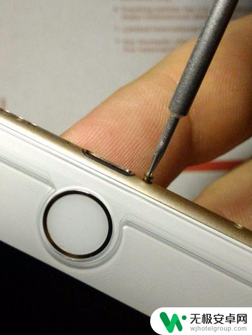 iphone6plus换外屏玻璃教程 iPhone 6 Plus 更换屏幕步骤