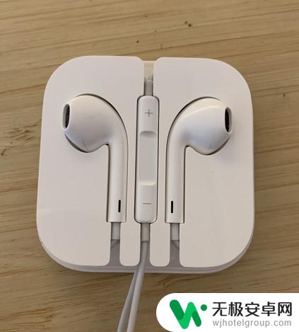 手机怎么缠绕耳机壳 耳机盒绕线教程