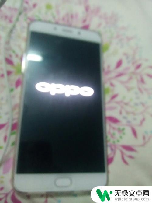 oppo手机一切正常就是黑屏,无法关机 oppo手机屏幕突然黑屏