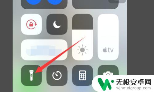 苹果手机的手电筒打开不亮 苹果手机手电筒闪光灯不亮怎么修复