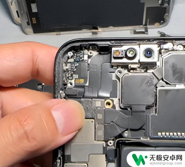 美版被破解！最便宜的 iPhone 15 来了