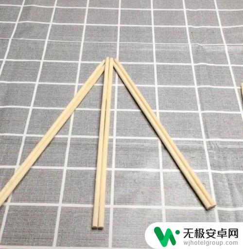 怎么用筷子叠手机 用一次性筷子制作手机支架步骤