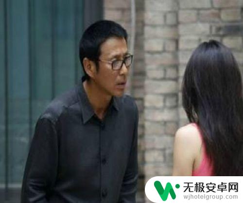 如何让女生不看自己手机 如何应对婚姻中老婆经常看自己手机的问题