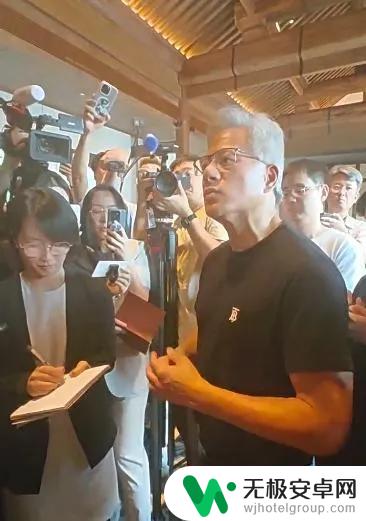 4万亿美元CEO使用什么手机?黄仁勋曝光:安卓系统纯正、界面简洁清爽