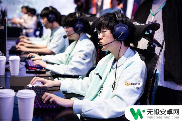 知情人爆料:jiejie解约了?IG首发wei!jiejie拒绝替补
