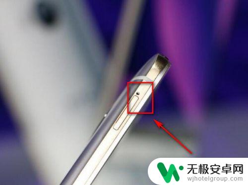 手机卡在手机下面怎么取 怎么取出手机SIM卡