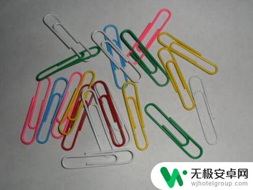 手机卡在手机下面怎么取 怎么取出手机SIM卡