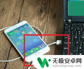 手机上图片上面加图片 Win10连接iPhone手机后如何浏览手机照片