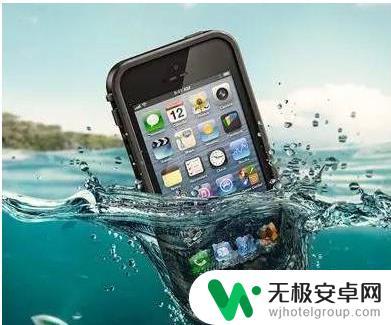 苹果手机掉水里怎么打捞 如何使用四大急救措施来拯救进水的苹果手机