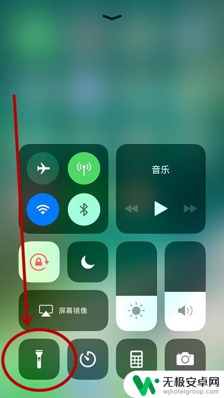 苹果手机怎么调手电筒亮度 如何在苹果手机上调节手电筒亮度