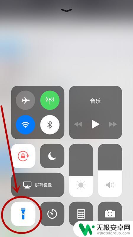 苹果手机怎么调手电筒亮度 如何在苹果手机上调节手电筒亮度