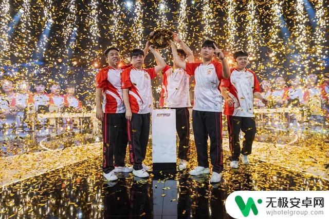 中国战队包揽EWC穿越火线前三,引起多家国际豪门俱乐部关注CF赛事