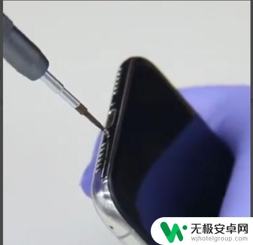 怎么去除手机原装屏幕 手机屏幕维修教程