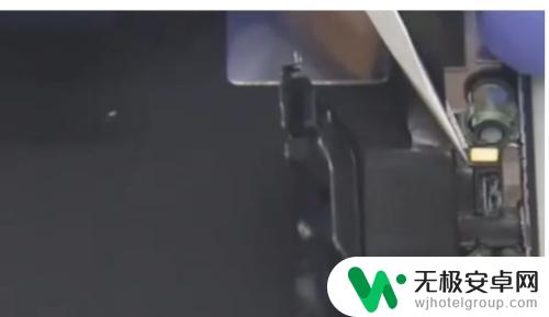 怎么去除手机原装屏幕 手机屏幕维修教程