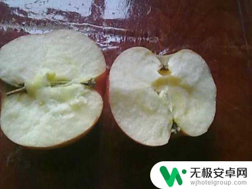 怎么才能徒手劈开苹果手机 如何正确掰苹果
