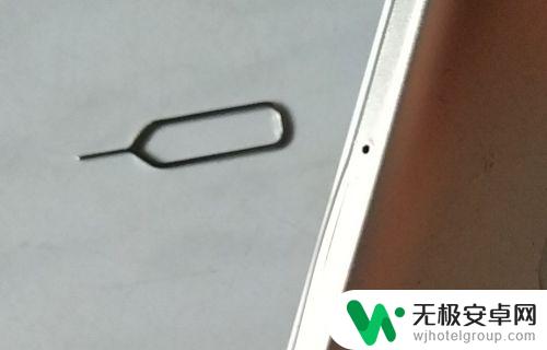 红米手机怎样上卡 红米手机sim卡安装注意事项