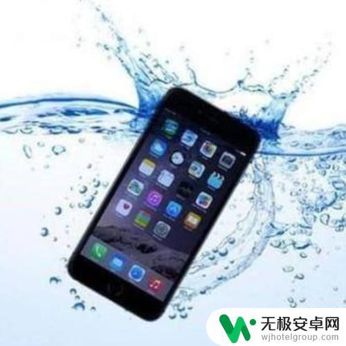 手机轻微进水了怎么把水排出来 手机进了水怎么办