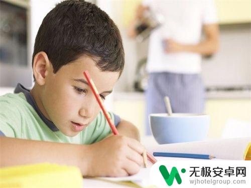 小孩子爱玩手机游戏怎么办? 小孩子沉迷手机怎么办